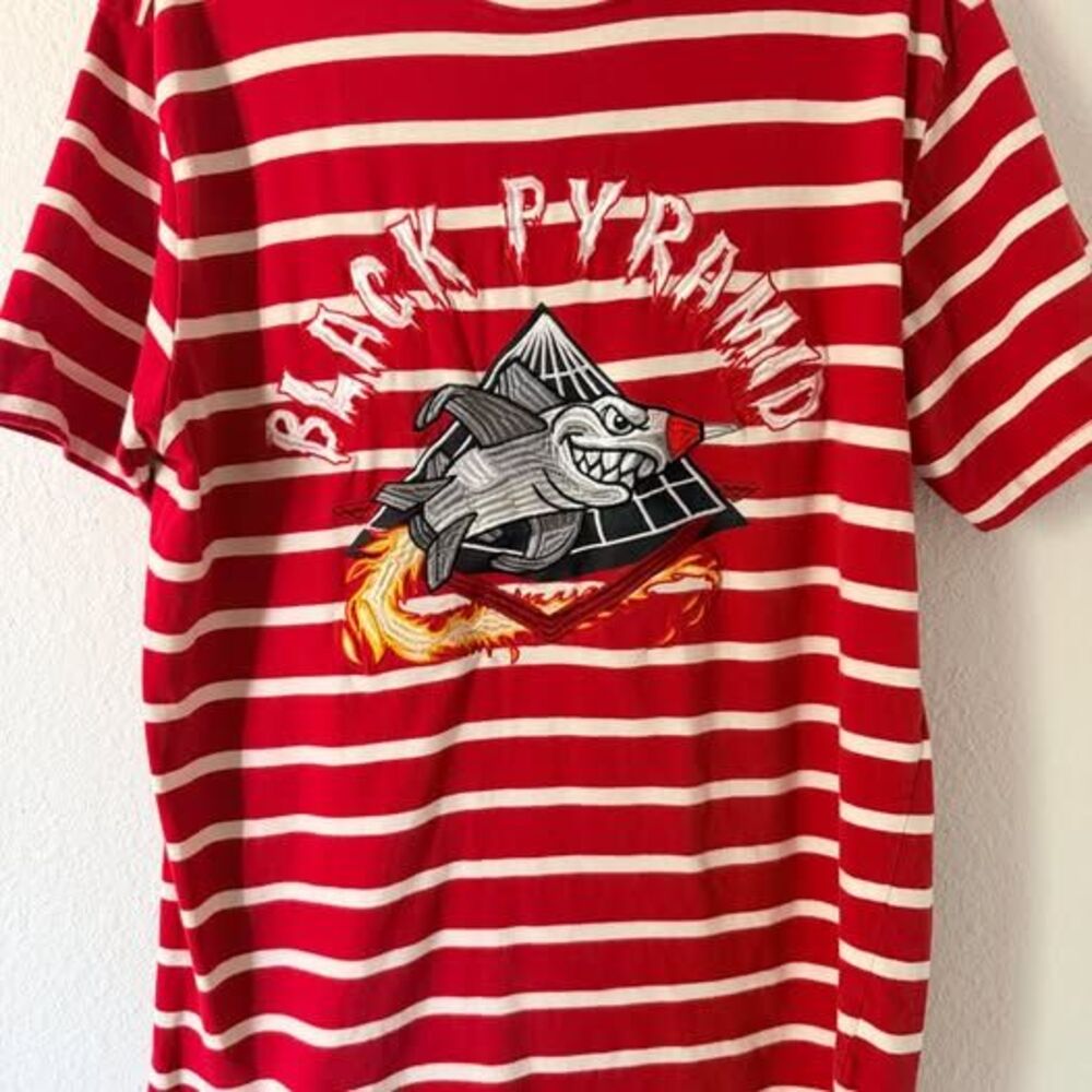 Black Pyramid Red & White Striped Embroidered Shark T Shirt Mens Size L